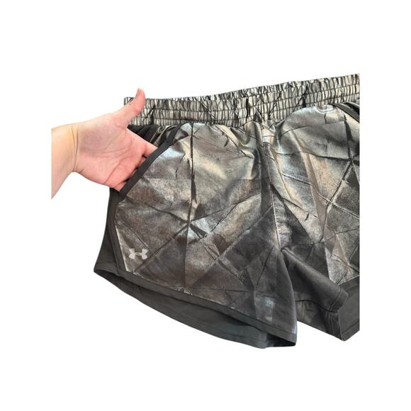 Under Armour Metallic HeatGear Running Shorts M Silver Black - Picture 5 of 8